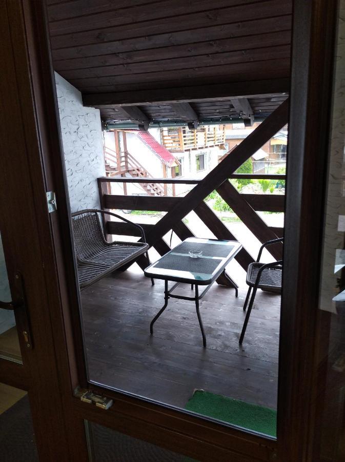 янчар з басейном Holiday home