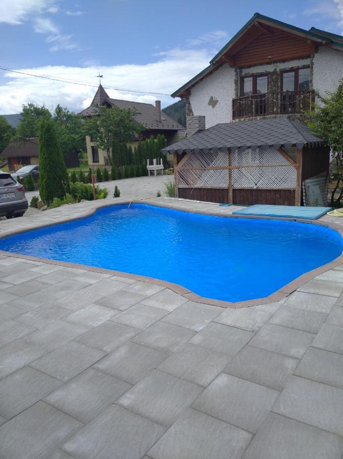 янчар з басейном Ferienhaus Mykulytschyn