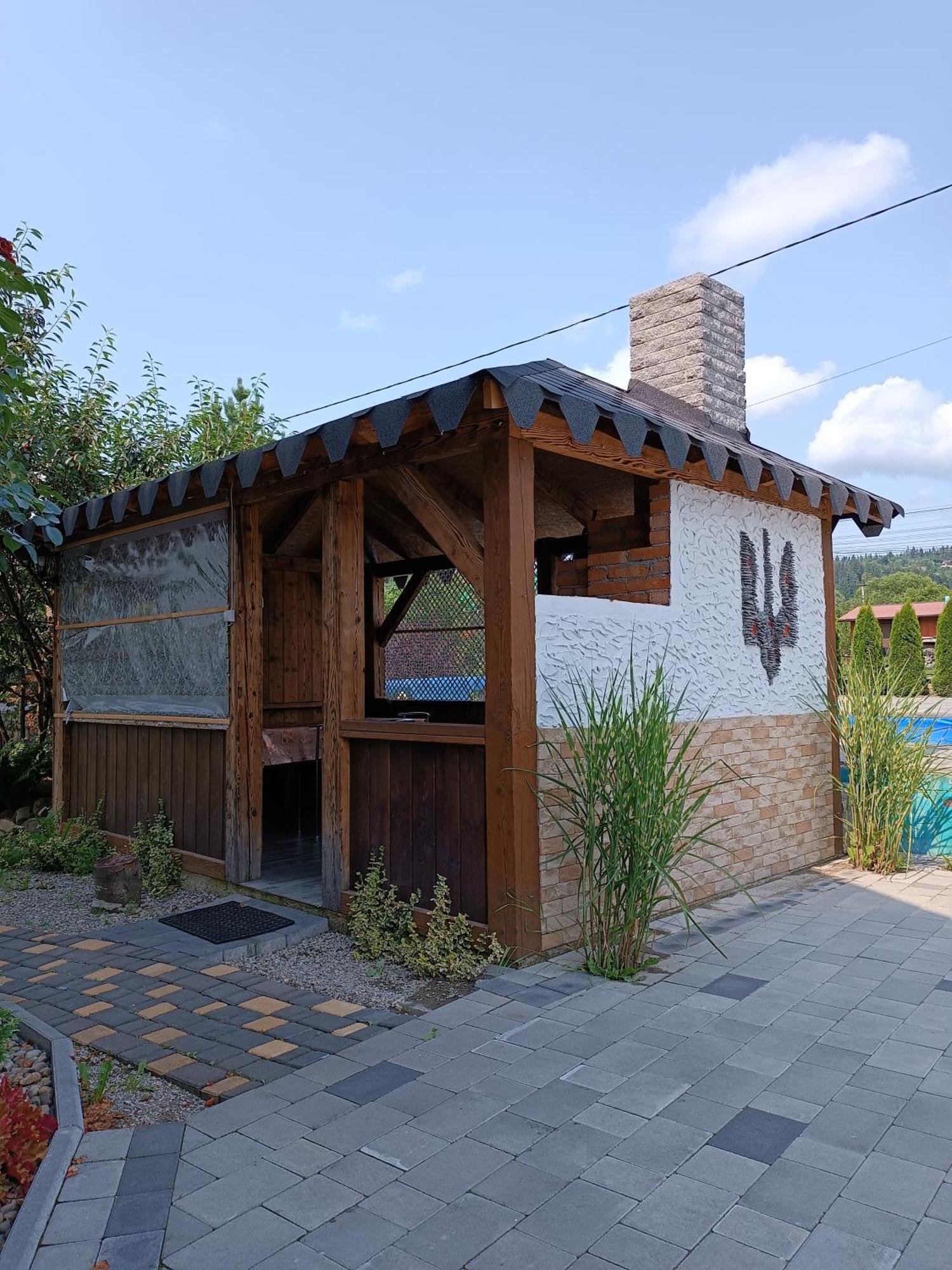 янчар з басейном Holiday home