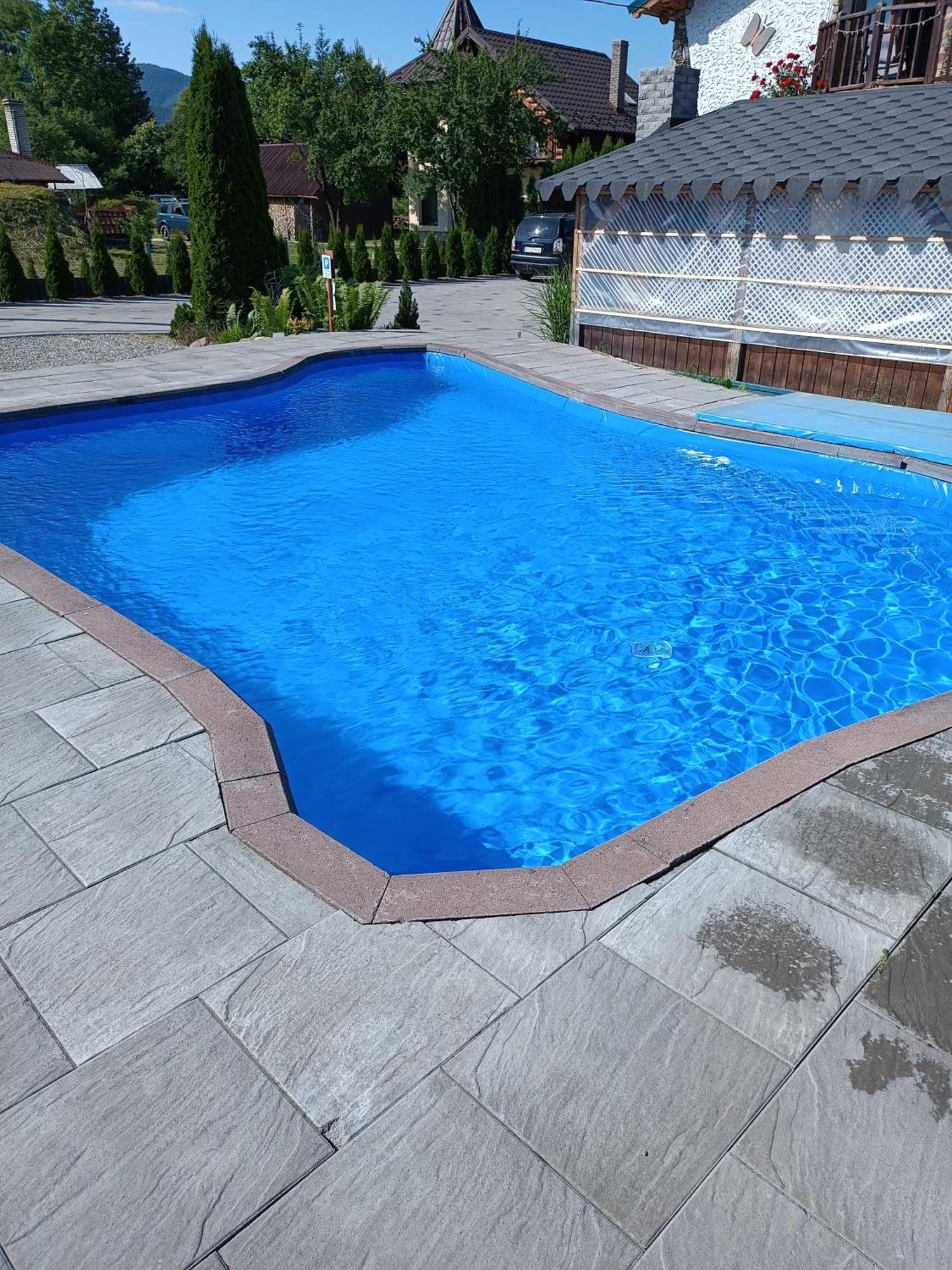 Holiday home янчар з басейном Mykulychyn